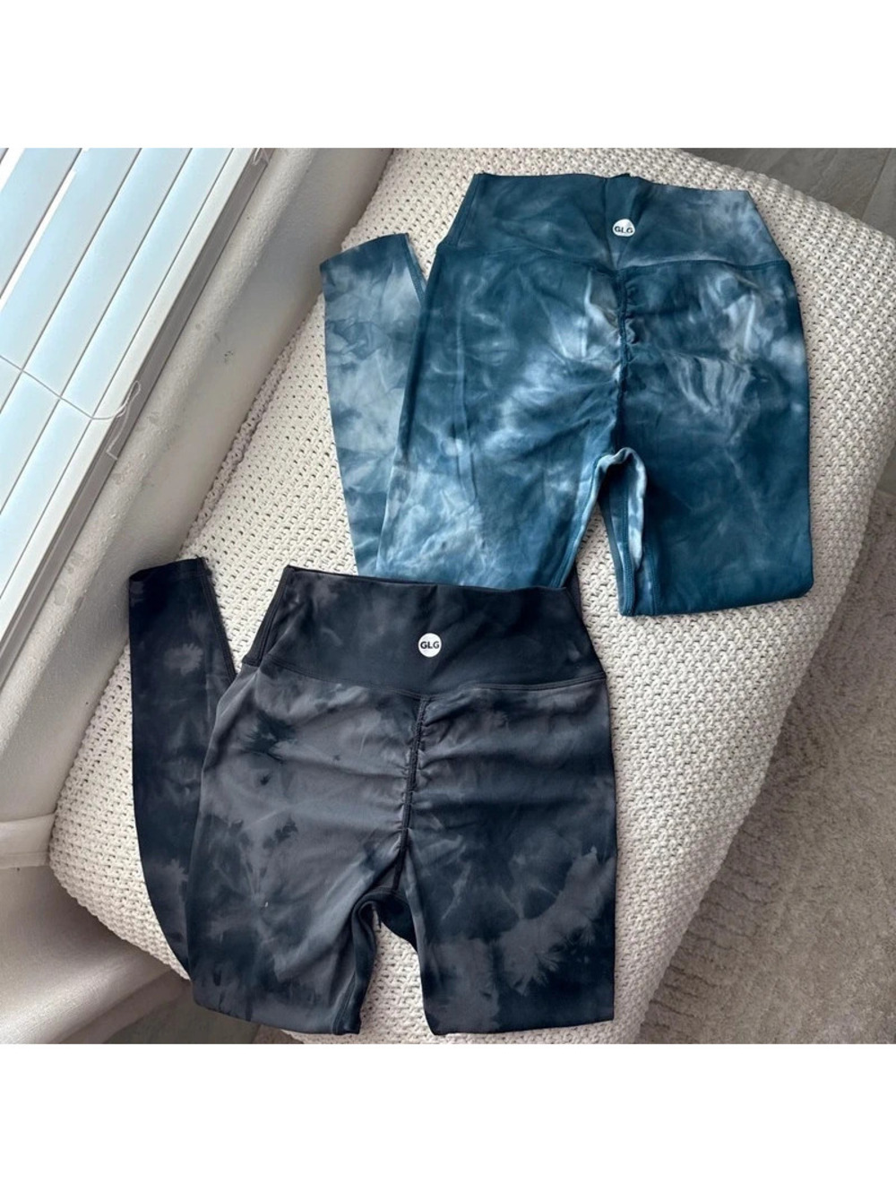 2 GLG fitness tie dye scrunch leggings storm blue and gray
